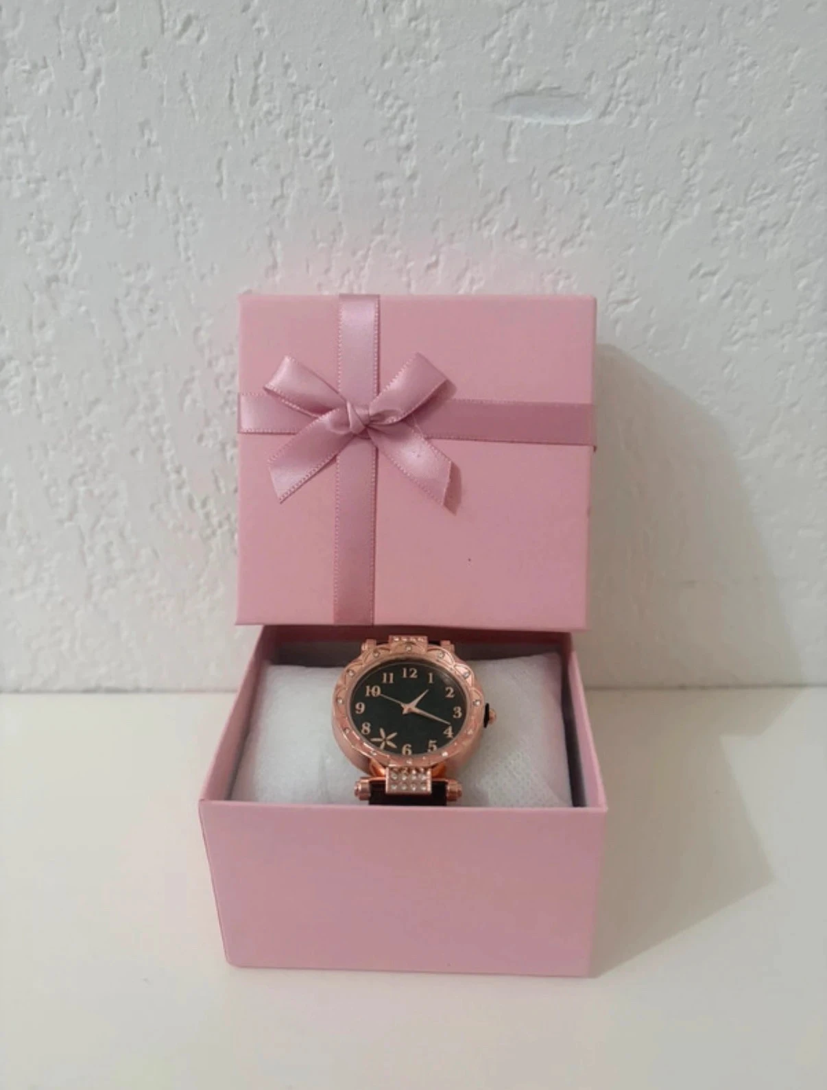Reloj de fantasía elegante - Caja dorada y pulsera negra – photo 2